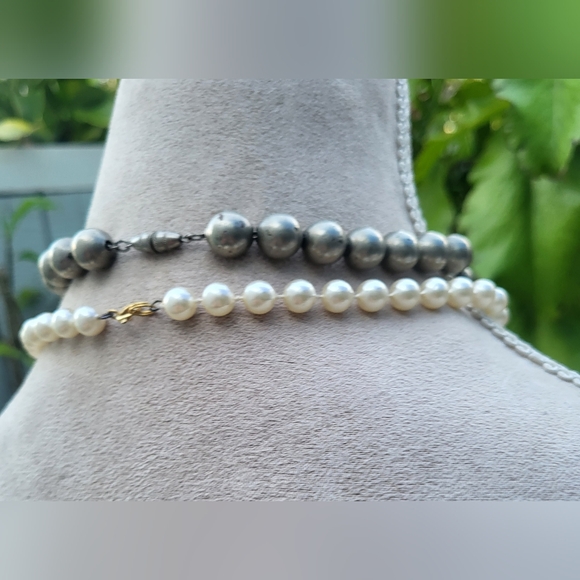 Vintage Faux Pearl Necklace (with free necklace) - Picture 8 of 9